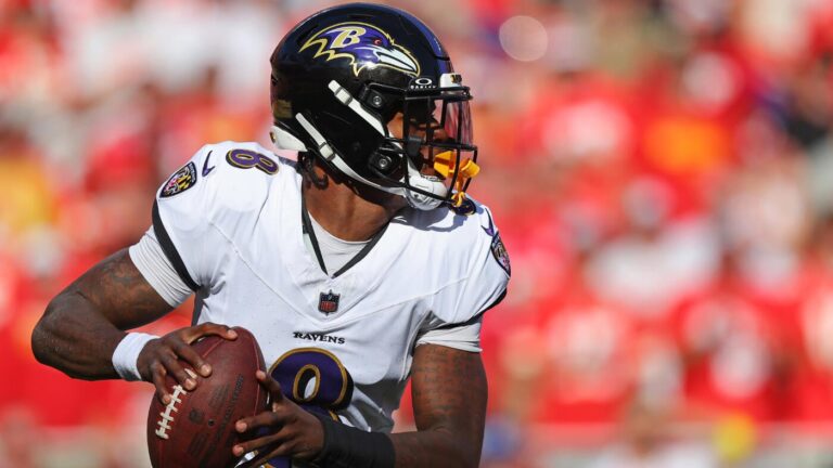 Lamar Jackson injury: Ravens quarterback exits Week 4 game against Chiefs with hamstring injury