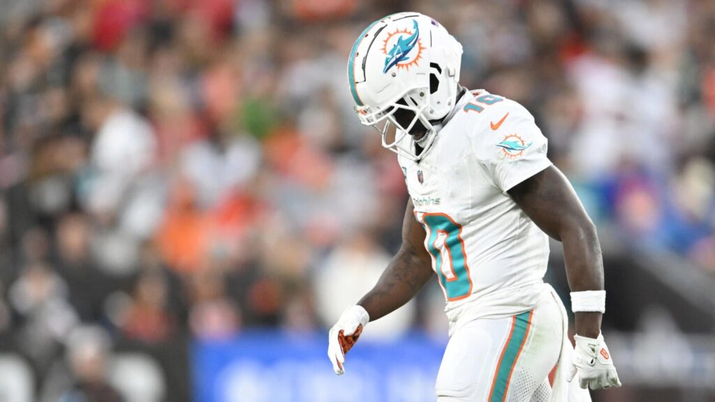 Tyreek Hill absent from Dolphins' 2025 team captain list after tumultuous end to last season