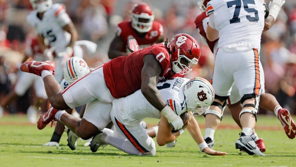 WATCH: Oklahoma covers the spread by sacking Auburn's Jackson Arnold for a safety in a stunning bad beat