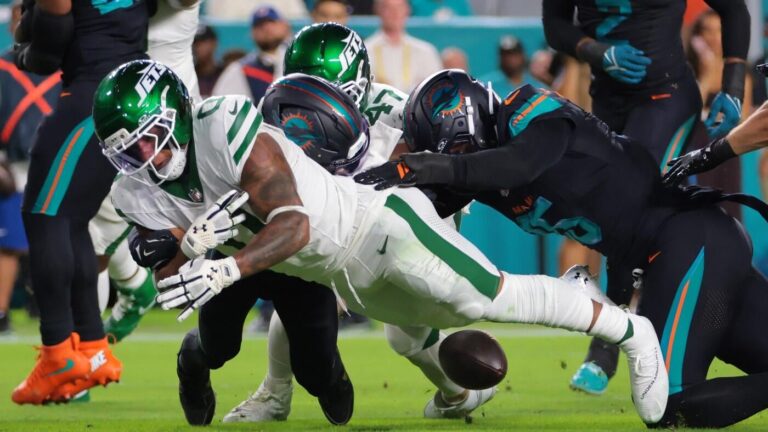 Braelon Allen injury: Jets RB exits 'Monday Night Football' early, quickly ruled out after hurting knee