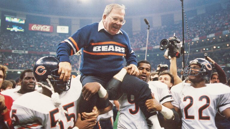 LOOK: Bears' legendary 1985 team honored during halftime on 'Monday Night Football'