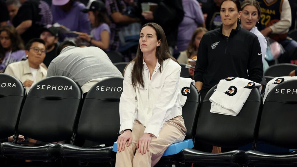 Eagles hold off Cowboys in bizarre season opener; Caitlin Clark out for remainder of year