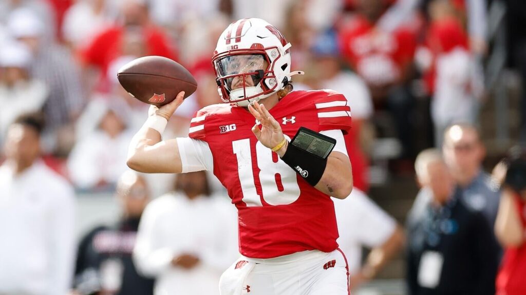 Wisconsin expected to start backup QB Danny O'Neil vs. Alabama as game odds make key shift