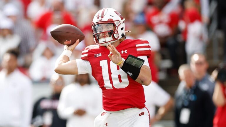 Wisconsin expected to start backup QB Danny O'Neil vs. Alabama as game odds make key shift