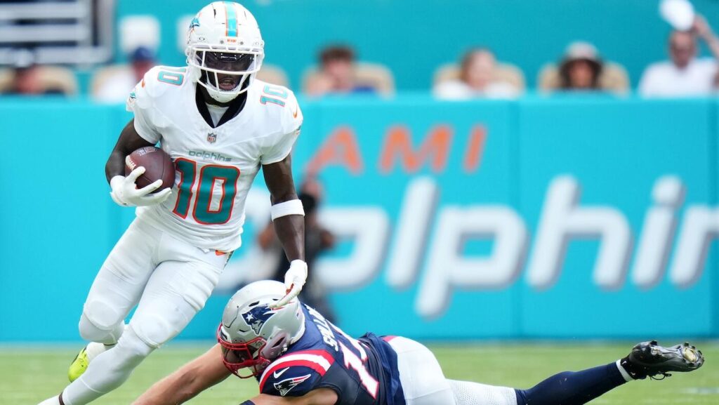 Dolphins' Tyreek Hill snaps year-long 30-yard catch drought in Week 2 matchup vs. Patriots