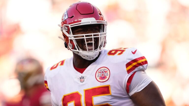Chiefs' Chris Jones expected to play against Ravens after attending family funeral