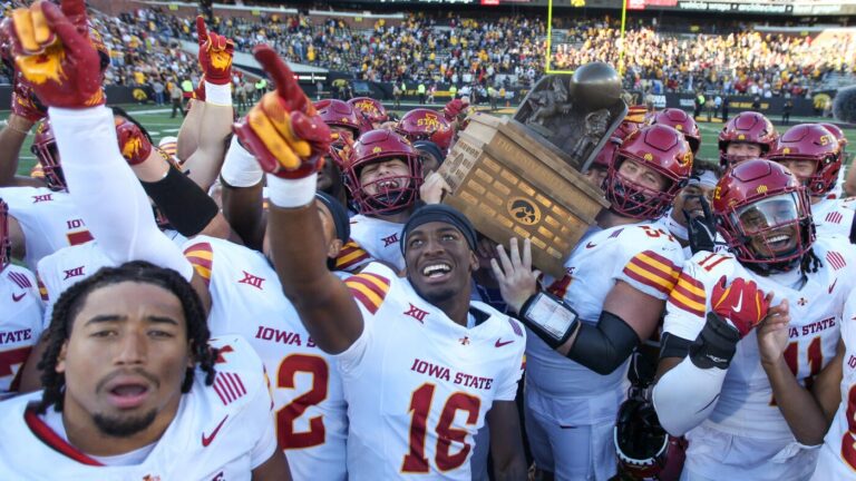 Iowa vs. Iowa State prediction, pick, spread: Cyclones put Cy-Hawk Trophy on the line in rivalry game