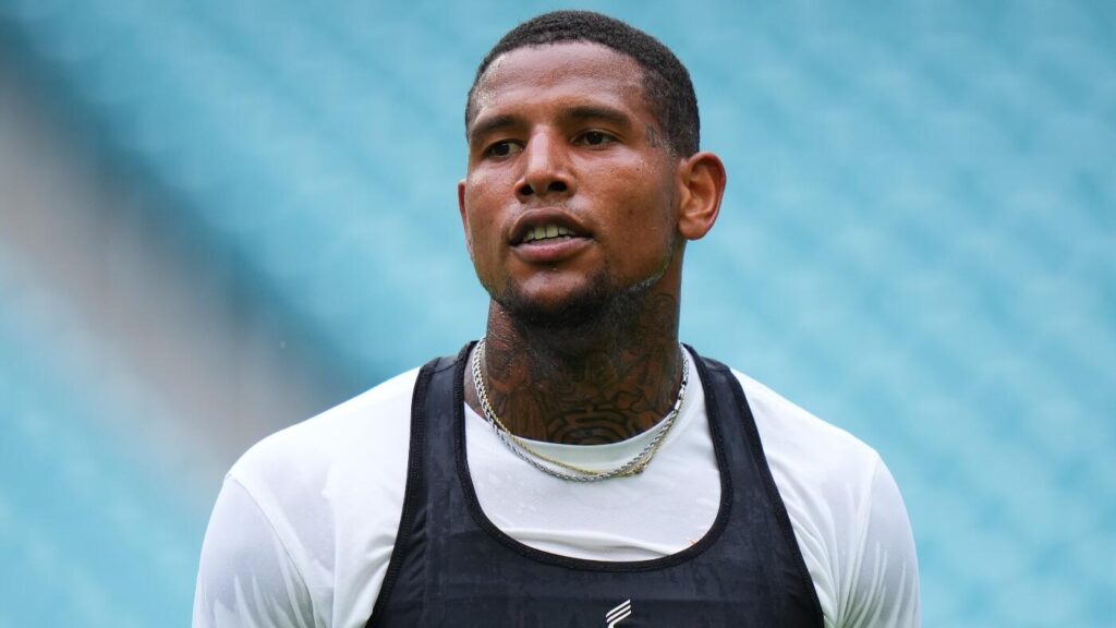 Darren Waller injury: Dolphins TE doubtful to play Sunday against Colts due to hip strain