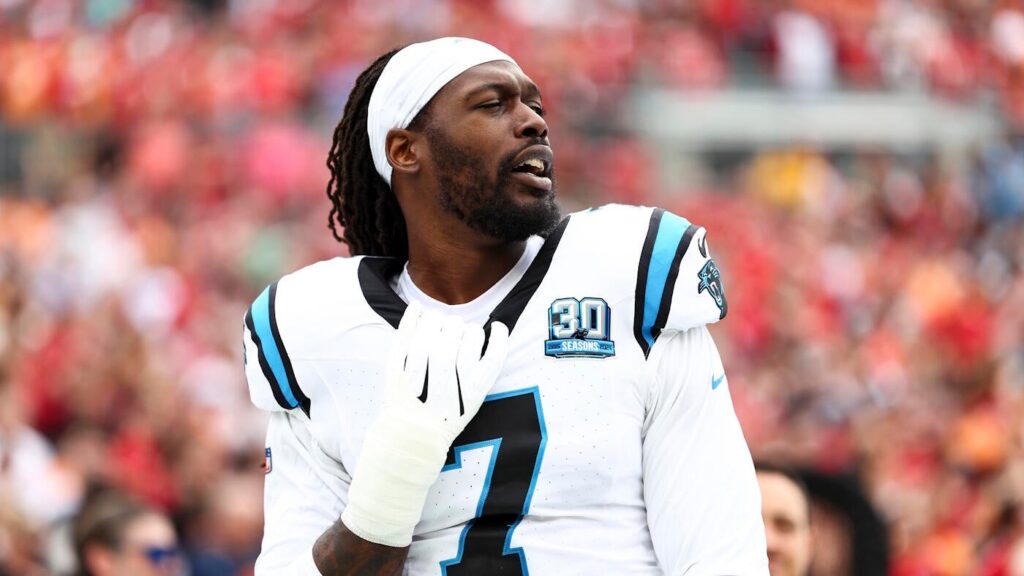 Jadeveon Clowney arrested for trespassing days before signing deal with Cowboys, per report