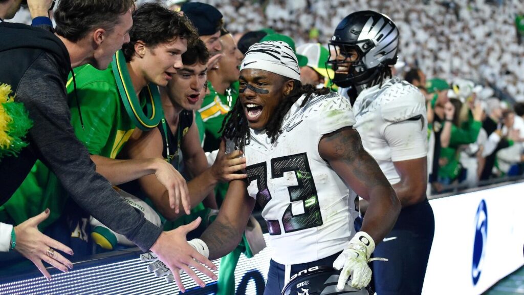 AP Top 25 poll: Oregon surges up to No. 2 after road win over Penn State in updated college football rankings