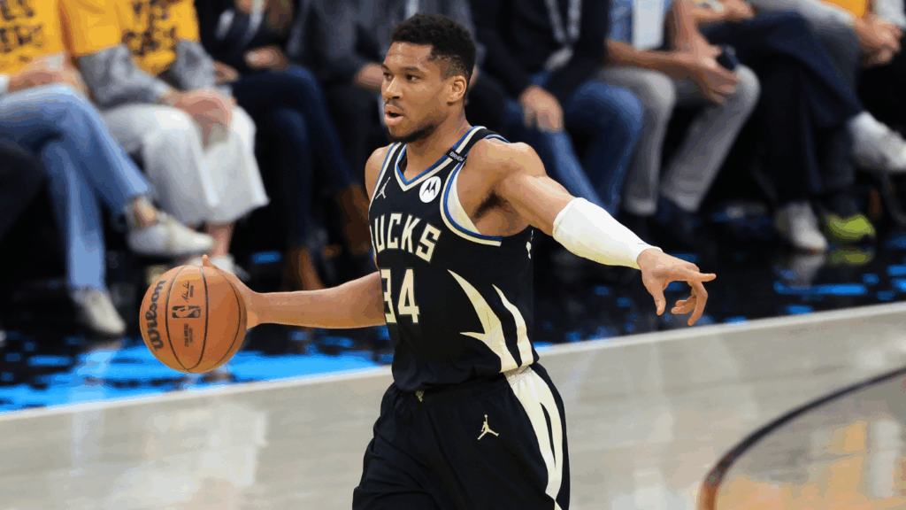 Giannis Antetokounmpo doesn't ease concerns about Bucks future with media day comments