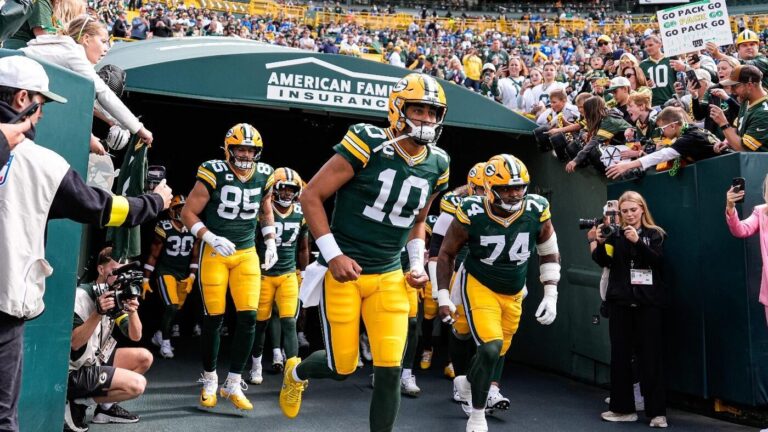 Today's early best bets to target: Top NFL, college football, NFL picks, including Packers vs. Commanders