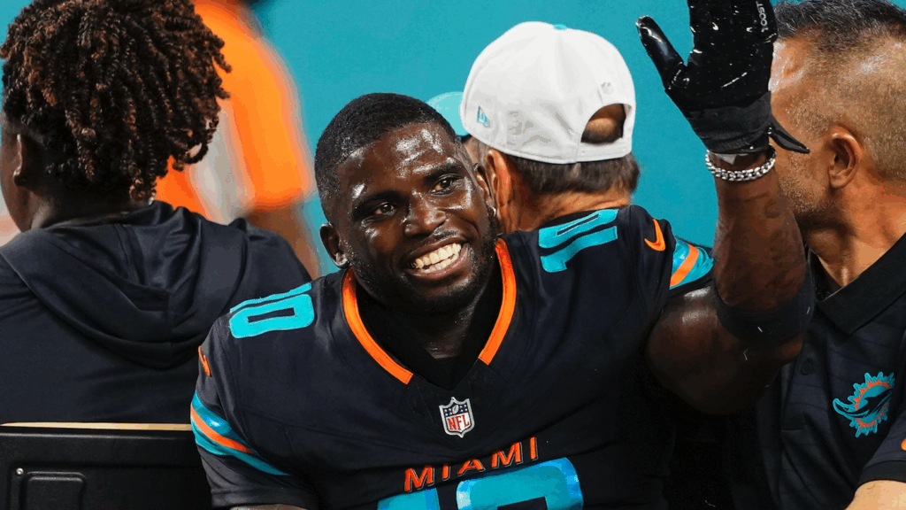 Tyreek Hill injury: Dolphins wide receiver suffers knee dislocation and multiple ligament tears, per report