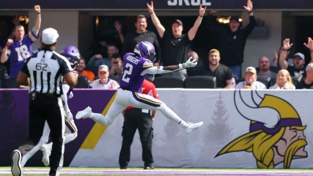 Vikings CB pulls off historic performance against Bengals with pick-six and fumble return TD ... in first half