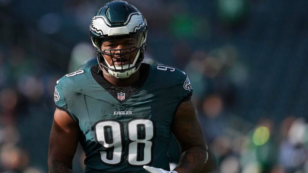 Eagles DT Jalen Carter ejected after opening kickoff vs. Cowboys for appearing to spit on Dak Prescott