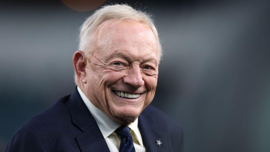 Cowboys' Jerry Jones reacts to Micah Parsons' Packers debut, addresses reported Eagles trade offer