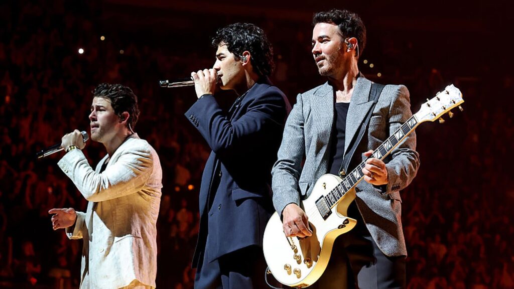 Mercury's playoff run forces Jonas Brothers to reschedule Phoenix concert