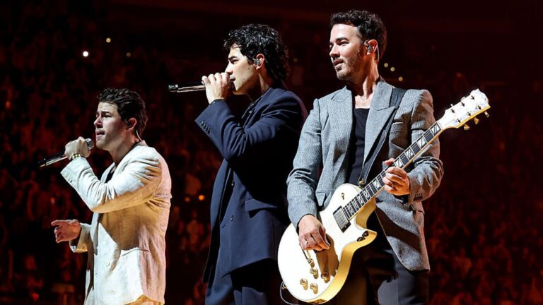 Mercury's playoff run forces Jonas Brothers to reschedule Phoenix concert