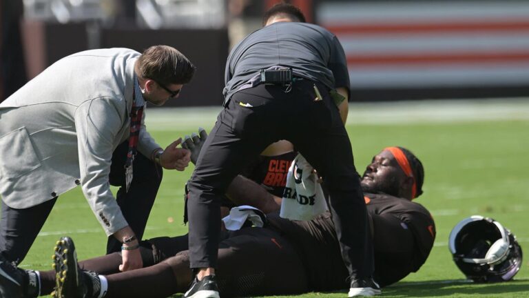 Browns OT Dawand Jones out for season with knee injury; Cleveland to send play that injured him to league
