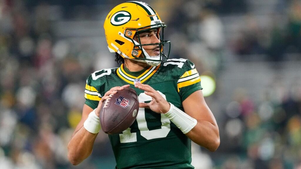 Commanders vs. Packers NFL props, SportsLine Machine Learning Model AI picks: Jordan Love Over 223.5 passing
