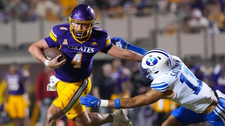 East Carolina vs. Army prediction, odds: 2025 Week 5 college football Thursday picks by expert on 5-0 run