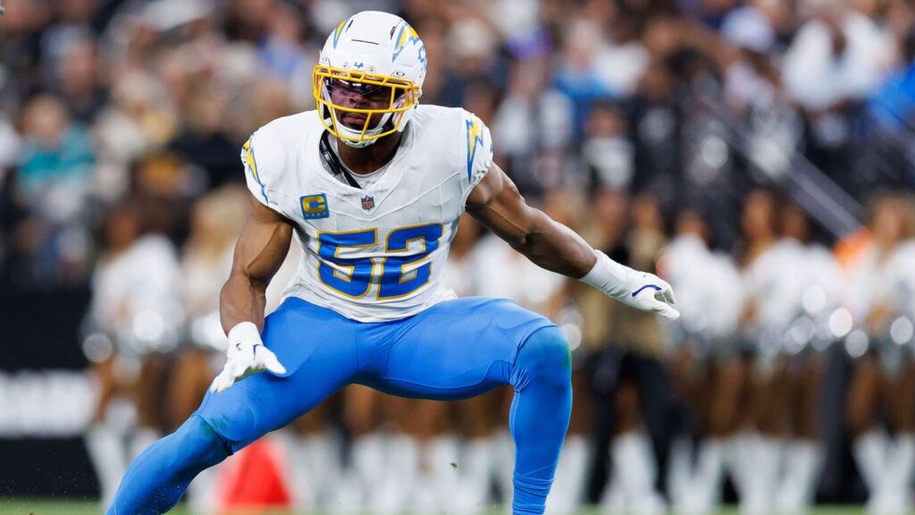 Khalil Mack injury: Chargers edge rusher will miss 'a few weeks' after suffering dislocated elbow, per report
