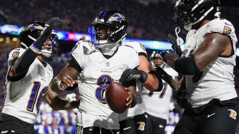 Lamar Jackson shoves Bills fan in retaliation after getting hit in head following Ravens TD vs. Buffalo
