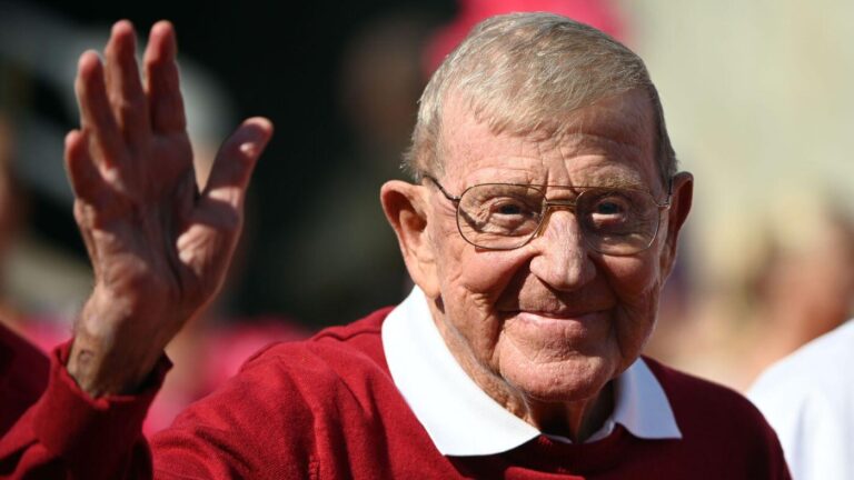 Lou Holtz renews feud with No. 1 Ohio State, Ryan Day: 'They're not a great football team'