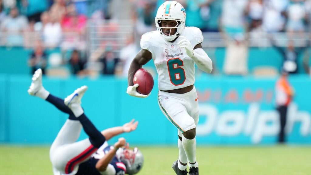 Patriots, Dolphins trade back-to-back return touchdowns for first time since Desmond Howard vs. Deion Sanders