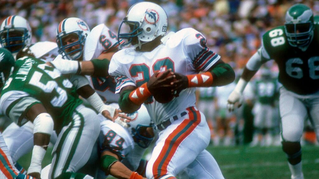 Ranking the best NFL uniforms of 1975: Why Dolphins, Broncos and Steelers jerseys withstood the test of time