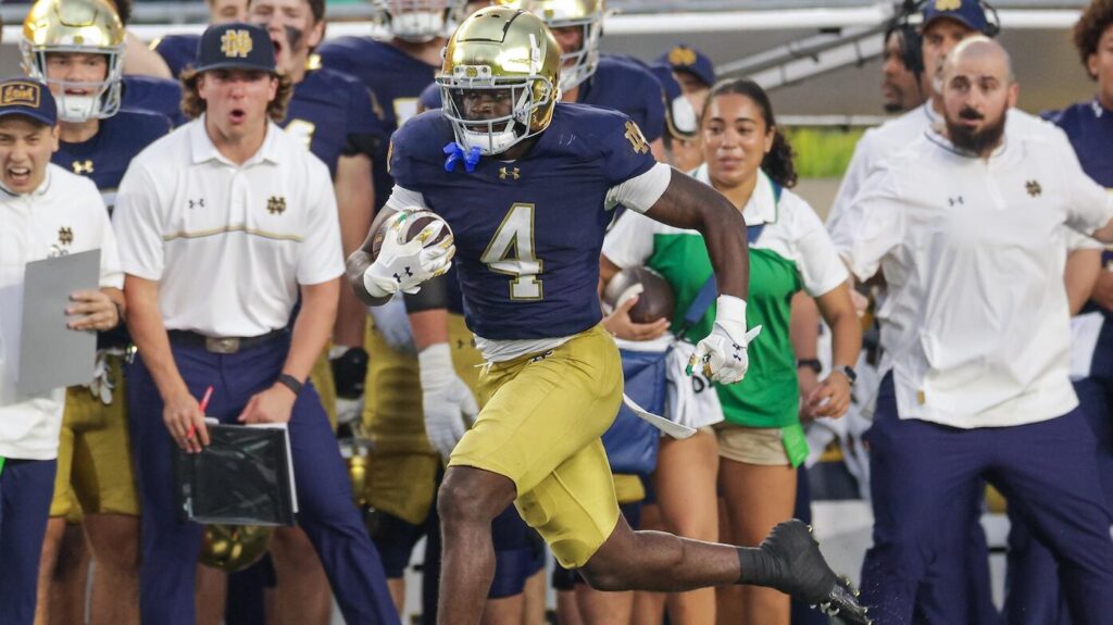 Notre Dame vs. Arkansas prediction, pick, odds, spread: Irish look to keep CFP hopes alive at Razorbacks