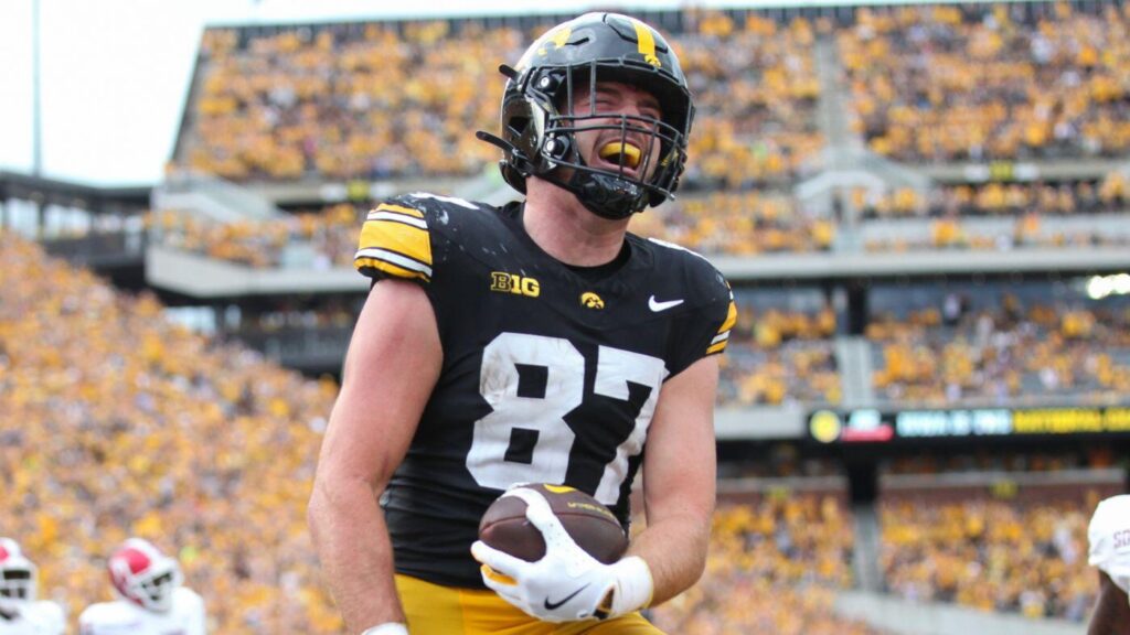 Addison Ostrenga injury: Iowa TE's season-ending setback intensifies Hawkeyes' offensive strain