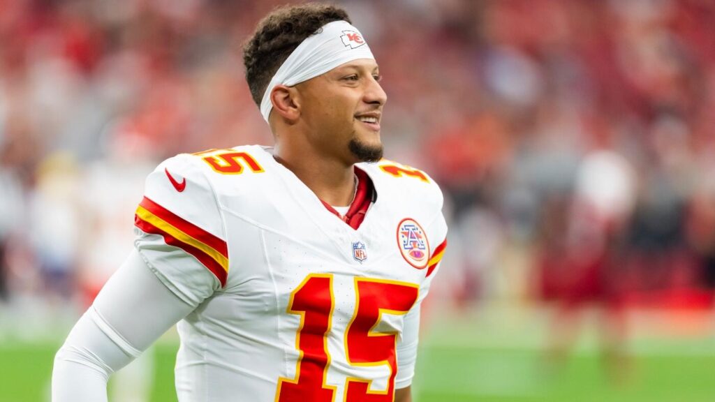 Chiefs vs. Chargers NFL props, odds, SportsLine Machine Learning Model AI predictions, Brazil game SGP picks