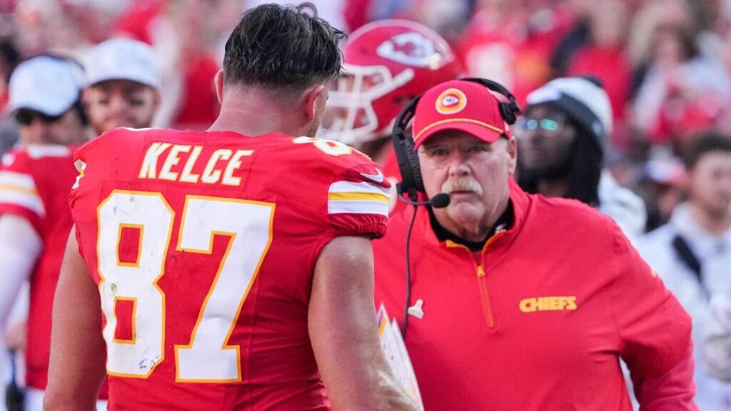 LOOK: Chiefs' Andy Reid bumps Travis Kelce during heated moment vs. Giants