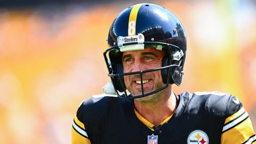 Steelers' Aaron Rodgers ties former Packers teammate Brett Favre on NFL's all-time career touchdown pass list