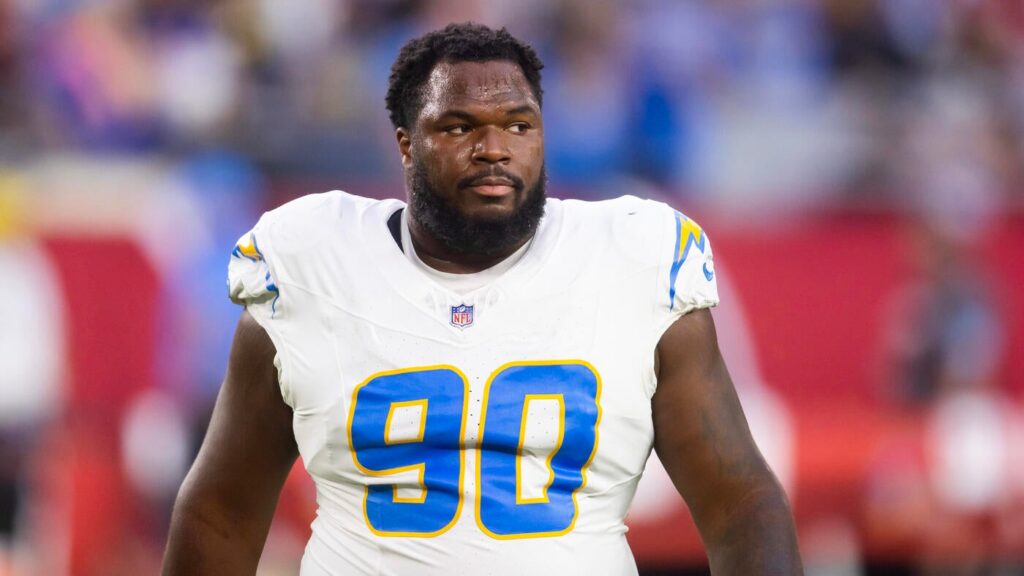 Chargers DT Teair Tart fined for slapping Travis Kelce in Week 1 win over Chiefs, per report
