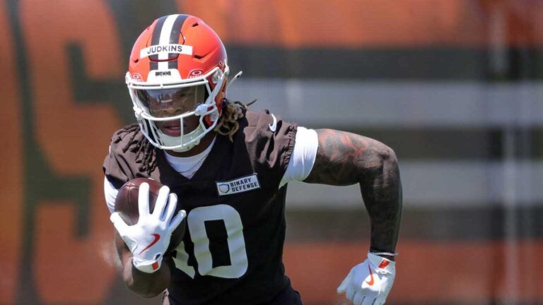 Fantasy Football Week 4 Start 'Em & Sit 'Em Running Backs: Rookie RBs Judkins and Skattebo on the rise