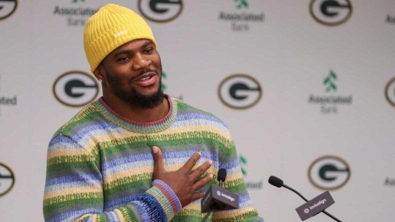 Micah Parsons trade: New Packers star consoles young Cowboys fan, sends jersey after move from Dallas
