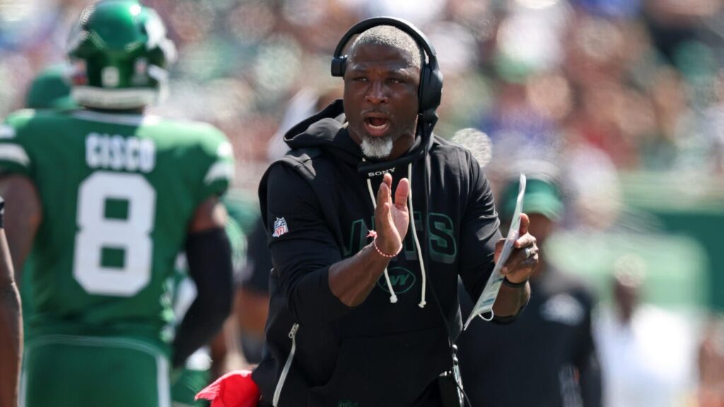 Aaron Glenn insists 'sky is not falling' for Jets despite dreaded 0-2 start, Justin Fields injury