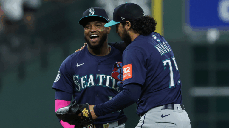 Victor Robles' jaw-dropping diving grab secures Mariners' win over Astros that could decide AL West