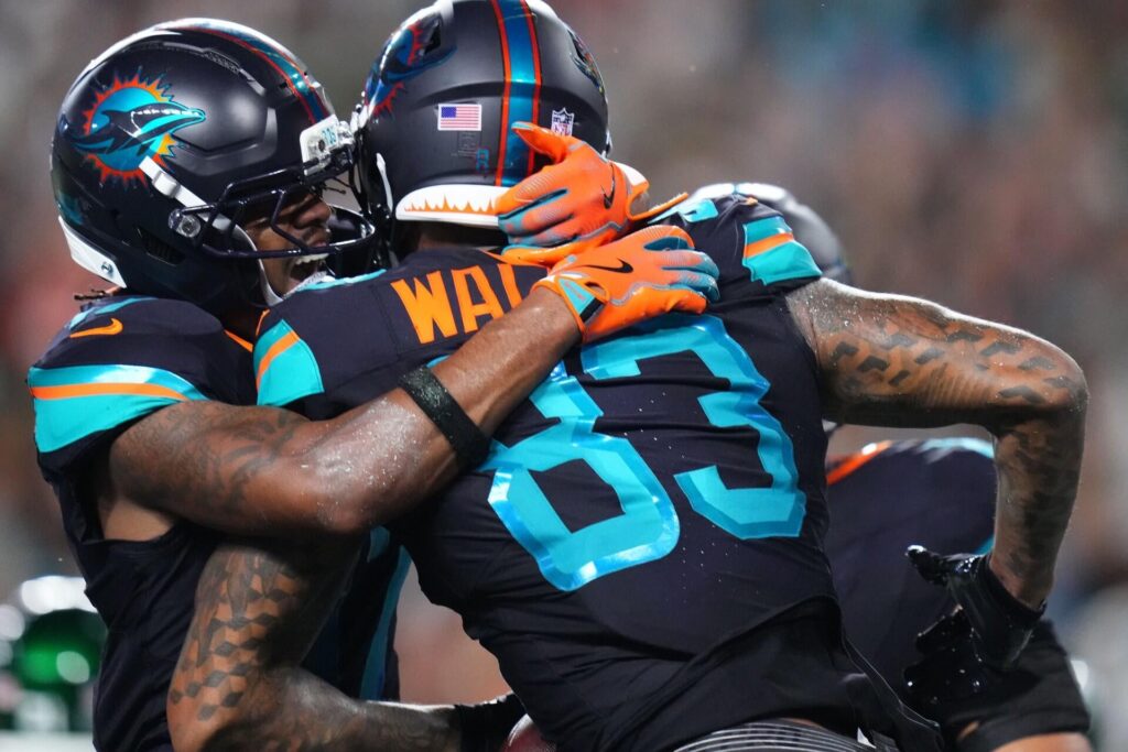 Dolphins' Darren Waller comes out of retirement to catch two TD passes 631 days after his last NFL game