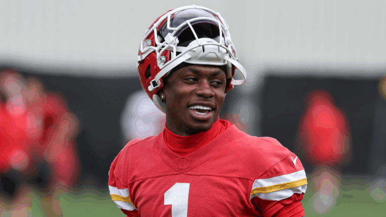 Xavier Worthy injury: Chiefs WR doubtful vs. Eagles after dislocating shoulder in collision with Travis Kelce