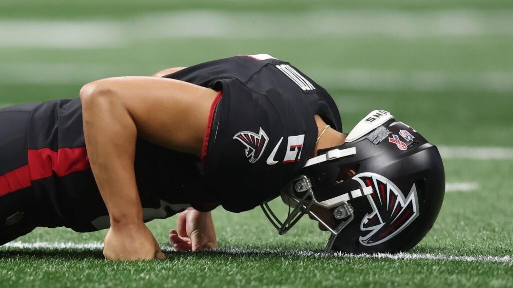 Falcons exploring options at kicker after Younghoe Koo misses game-tying field goal in loss to Buccaneers