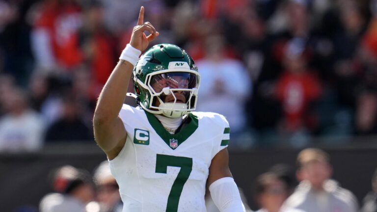 'I'm going to get pretty vulnerable': Justin Fields details emotional week leading up to Jets' first win