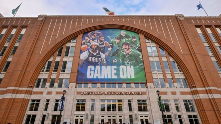 Mavericks-Stars lawsuit: Why two Dallas franchises are at odds over shared use of American Airlines Center
