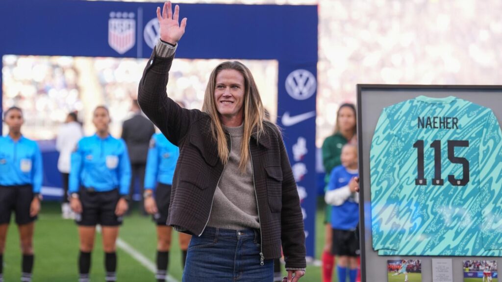Ex-USWNT star Alyssa Naeher opens up on USA soccer's GK plan: 'Fun to see different goalkeepers come through'