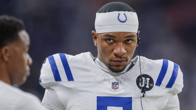 With NFL trade deadline looming, QB market remains quiet despite big names on the bench