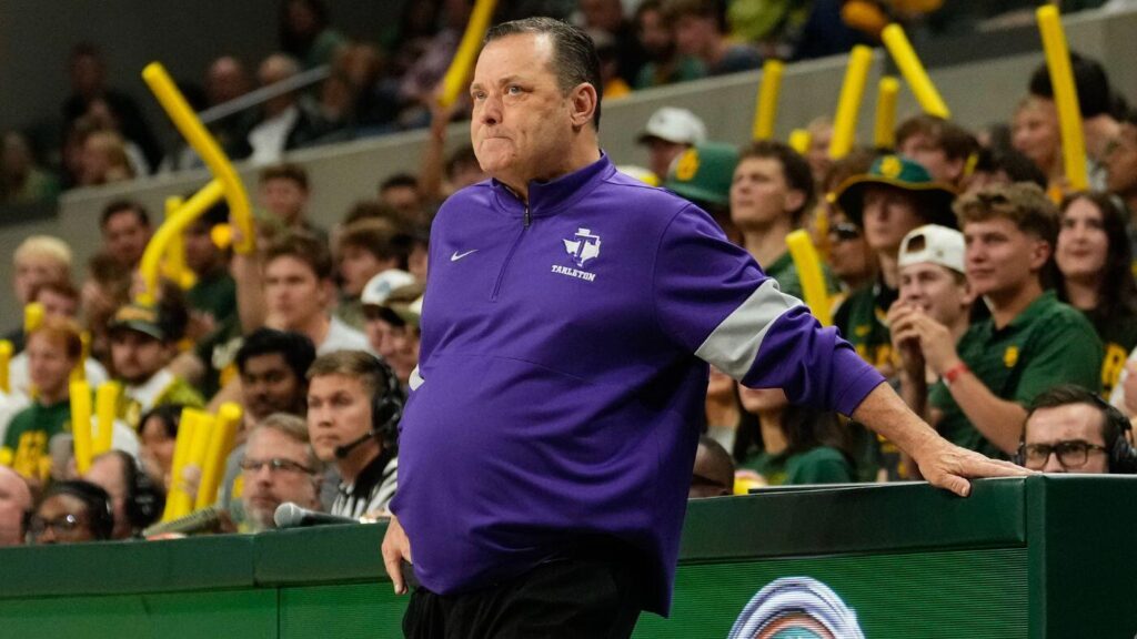 Billy Gillispie placed on leave: Tarleton State coach being investigated after complaint, per report