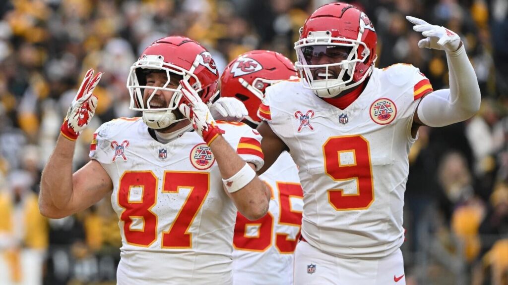 Use DraftKings promo code, get $200 bonus bets by targeting Chiefs-Jaguars MNF, Dodgers-Phillies MLB playoffs