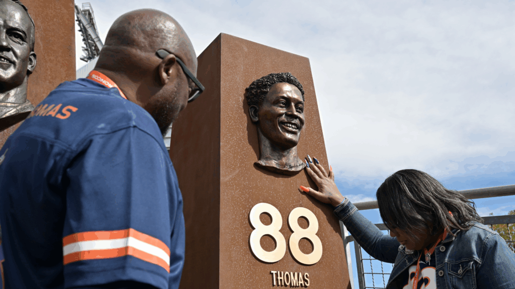 Demaryius Thomas posthumously inducted into Broncos Ring of Fame in halftime ceremony